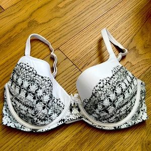 Victoria’s Secret Body by Victoria.  White w black lace.  32DD.  LIKE NEW.
